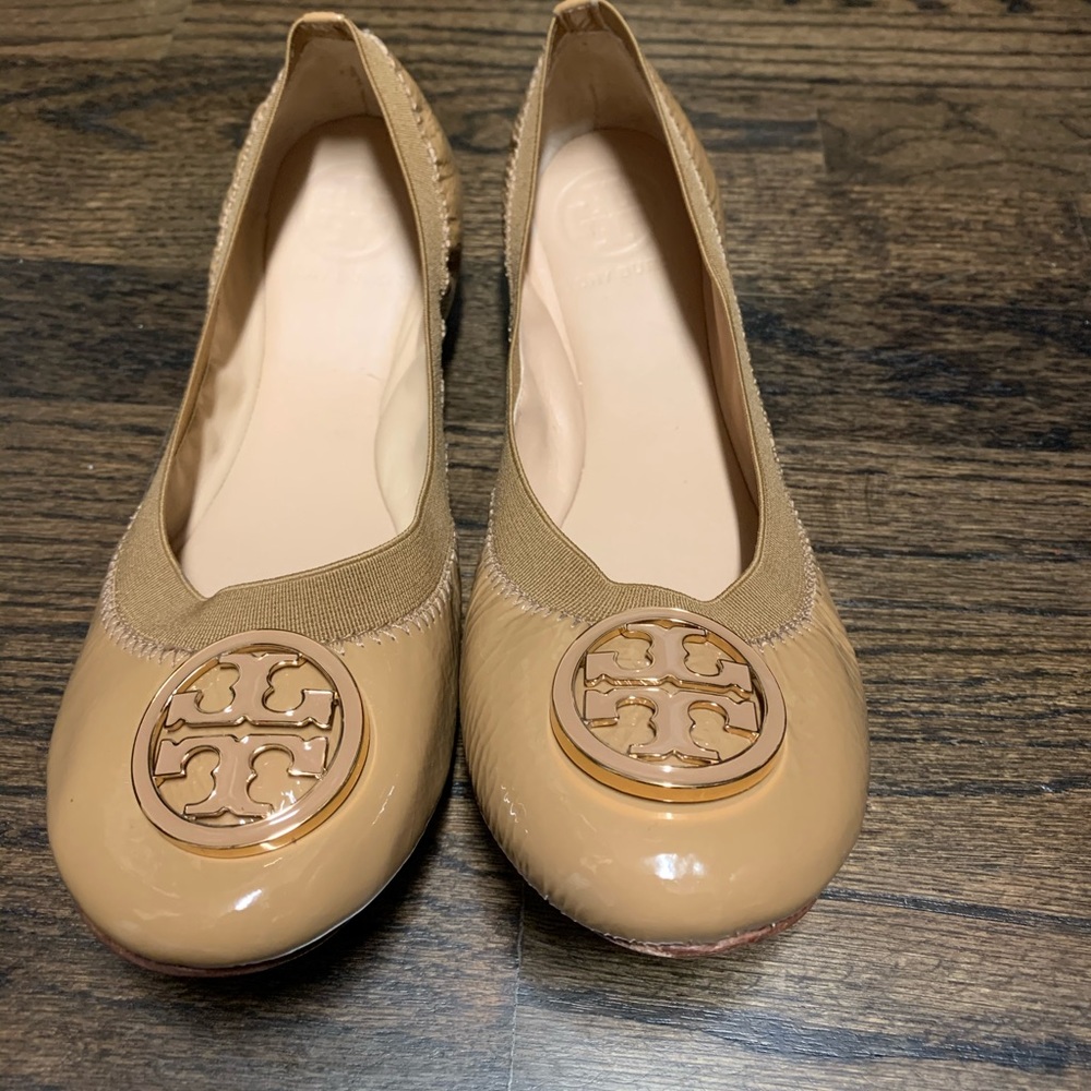 New Tory Burch Nude Patent Leather Flat Size 7
